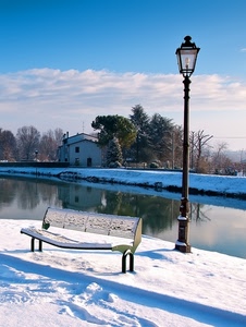 panchina, neve, alberi, lampione, nuvole, fiume, cielo, casa, acqua, case, canale, inverno, bianco, azzurro, riflessi