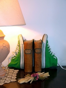 libri, scarpe, verde, lampada, luce, due, fiore, lacci