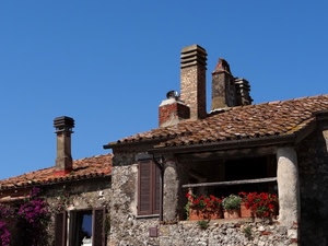 comignoli, fiori, vasi, finestre, tetto, tetti, tegole, cielo