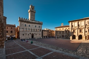 piazza, torre, palazzo, merli, persone, palazzi, finestre