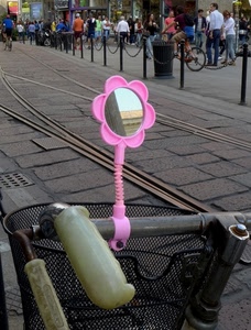rosa, bicicletta, manubrio, specchietto, cestino, rotaie, specchio, persone, binari, strada, passanti, ferro