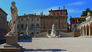 piazza, statue, palazzi, colonne, statua, monumenti, comignoli, ombra, archi, udine, cielo, finestre