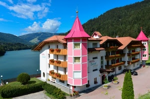 lago, rosa, albergo, montagne, alberi, montagna, balconi, tetti, cielo, monti, hotel