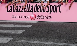 rosa, strada, braccia, scritta, mani, striscione, strisce, corsa, pubblico