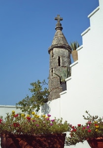 fiori, croce, campanile, vasi, cielo, bianco, scala, piante, scale, gradini, azzurro, muro