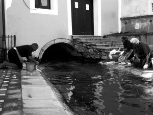 acqua, lavatoio, gradini, bianconero, porta, donne, scalini, lavandaie, secchio, scala, scale, arco, secchi, fontanelle, bucato, canale, riflesso