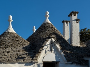 trulli, tetti, bianco, comignoli, cielo, puglia, pietre, azzurro, alberobello, mattoni, pinnacoli, coni, camini