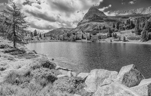 lago, bianconero, alberi, montagna, acqua, nuvole, montagne, sassi, rocce