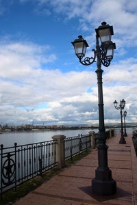 lampioni, ringhiera, fiume, nuvole, mare, lampione, cielo, acqua, lungofiume