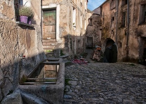porta, vaso, acqua, lavatoio, finestre, arco, vasca, strada, fontana, fiori, riflesso, vicolo, sassi, paese, case