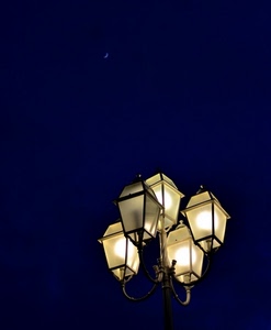 luna, lampioni, cinque, luci, notte, lampione, cielo, luce, notturno, blu