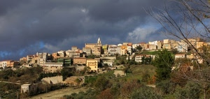 nuvole, cielo, case, panorama, alberi, collina, verde, paese, campanile, rami, borgo, piante, paesaggio, maltempo, nuvoloso, chiesa