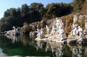 alberi, fontana, statue, acqua, riflessi, riflesso, verde, sculture, caserta, piante, bianco, azzurro, cielo, cascata