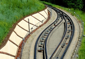 binari, verde, curve, erba, rotaie, alberi, gradini, ringhiera, prato, funicolare, curva, ringhiere, scala, scalini, scambi, ferrovia