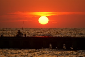 pescatore, tramonto, mare, sole, rosso, acqua, canna, giallo, molo
