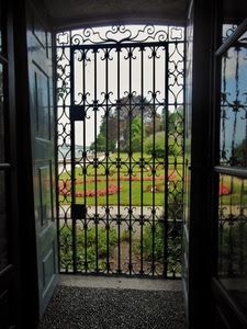 cancello, giardino, alberi, porta, fiori, prato, aiuole, finestra, aiuola