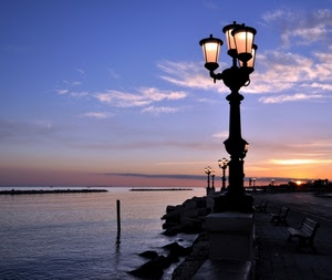 mare, lampione, tramonto, panchine, lampioni, nuvole, lungomare, cielo, luci