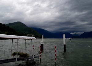lago, nuvole, acqua, pontile, montagne, pali, barca, cielo, passerella, tettoia, maltempo, fiori, molo, onde, motoscafo, montagna, imbarcazione, piante