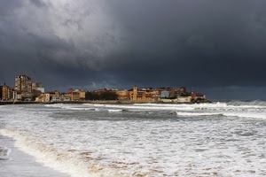 mare, onde, nuvole, cielo, panorama, maltempo, acqua, case, paesaggio, città, schiuma, temporale, mosso, borgo, palazzi, bianco, spiaggia, campanile
