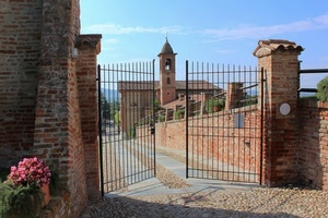 cancello, campanile, fiori, chiesa, mattoni, cielo, pilastri, strada, colonne, ringhiera, vaso, ingresso, rosa, ferro, pianta