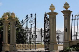 cancello, vasi, pilastri, colonne, ferro, cielo, aperto, alberi