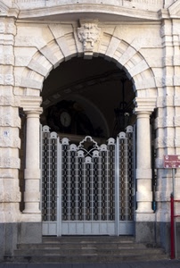 cancello, colonne, scale, gradini, arco, scalini, stemma, archi, palazzo