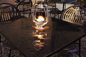 sedie, tavolo, lampada, luce, riflesso, pioggia, tavolino, acqua, fuoco, lanterna, fiamma