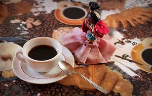 caffè, cucchiaino, tazzina, piattino, bambola, cornetto, tovaglia, tazza, bambolina