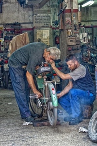 bicicletta, officina, meccanici, ruote, artigiani, due, motorino, uomini, meccanico
