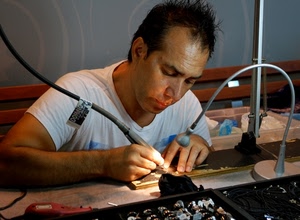 mani, uomo, artigiano, luce, artigianato, incisore, gioielli, lampada, lavoro