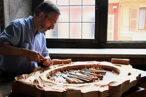artigiano, legno, finestra, scalpelli, mani, uomo, utensili, scalpello