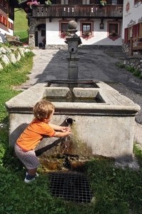 acqua, bambino, fontana, borgo, erba, grata, case