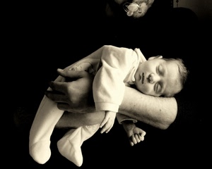bambino, neonato, bianconero, braccio, nero, mani, dormire, ciuccio, bimbo, papà, bianco