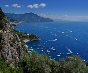 mare, barche, panorama, montagne, nuvole, alberi, rocce, promontorio, cielo, scie, scogliera