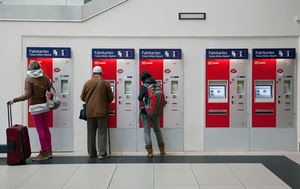 persone, valigia, tre, rosso, biglietteria, stazione, zaino, biglietterie, biglietti