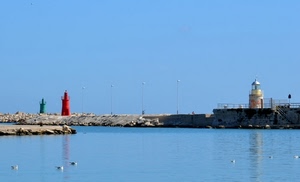rosso, verde, mare, acqua, porto, fari, cielo, faro, lampioni, azzurro, uccelli, gabbiani, fanali, molo, banchina, riflessi, tre, frangiflutti