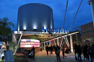 expo, persone, sera, padiglione, argentina, blu, luci, notturno, gente, insegna