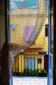 balcone, tenda, giallo, ringhiera, finestra, porta, tende, finestre