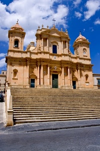 chiesa, colonne, scalinata, nuvole, scala, gradini, campanili, scalini, croce, porte, campanile