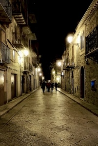 persone, strada, notturno, lampioni, luci, notte, balconi, via, passanti