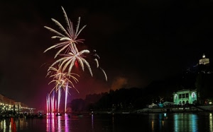 fuochi, acqua, colori, riflessi, notte, luci, notturno, fiume, festa, riflesso, mare, viola, lago, pirotecnici, cielo, artificiali