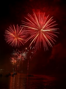 fuochi, rosso, barche, mare, notte, acqua, pirotecnici, riflessi, artificiali, artificio, festa, luce, riflesso, giallo, notturno
