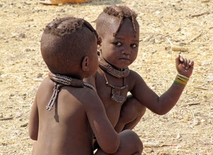 bambini, collane, due, occhi, africani, colore, neri, trecce, sabbia