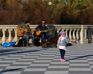 chitarre, bambino, musicisti, ombre, balaustra, alberi, lampione, musica, due, bambina, uomini, ombra, suonare