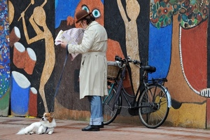 cane, bicicletta, murales, giornale, leggere, uomo, murale, colori