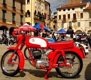 piazza, moto, rosso, rossa, motocicletta, raduno, epoca, esposizione, bianco