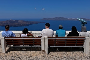 persone, mare, panchine, cannocchiale, panchina, panorama, isole, azzurro, cielo, cappelli, sei, acqua, guardare, uomini, affaccio, isola, donne, bianco, seduti, nuvole, blu