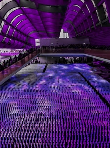 viola, expo, padiglione, architettura, milano, persone, struttura, luci, gente, visitatori, passerella, folla