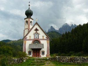 campanile, chiesa, montagna, montagne, chiesetta, croce, nuvole, verde, muretto