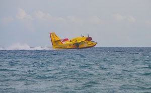 giallo, aereo, mare, acqua, nuvole, onde, antincendio, canadair, cielo, scia